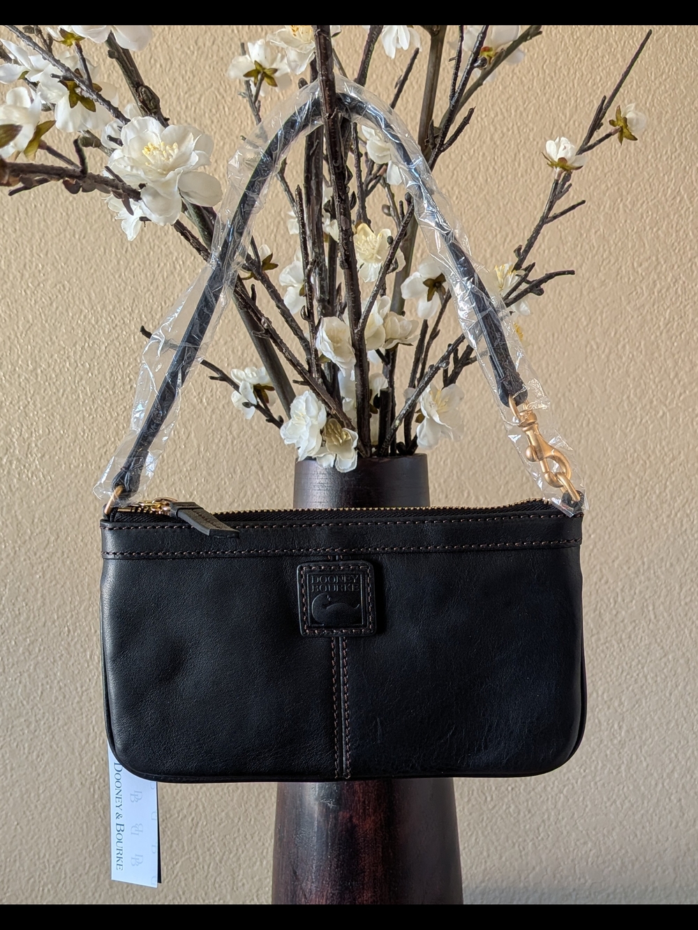 NWT! Dooney & Bourke Large Black Florentine Leather Wristlet